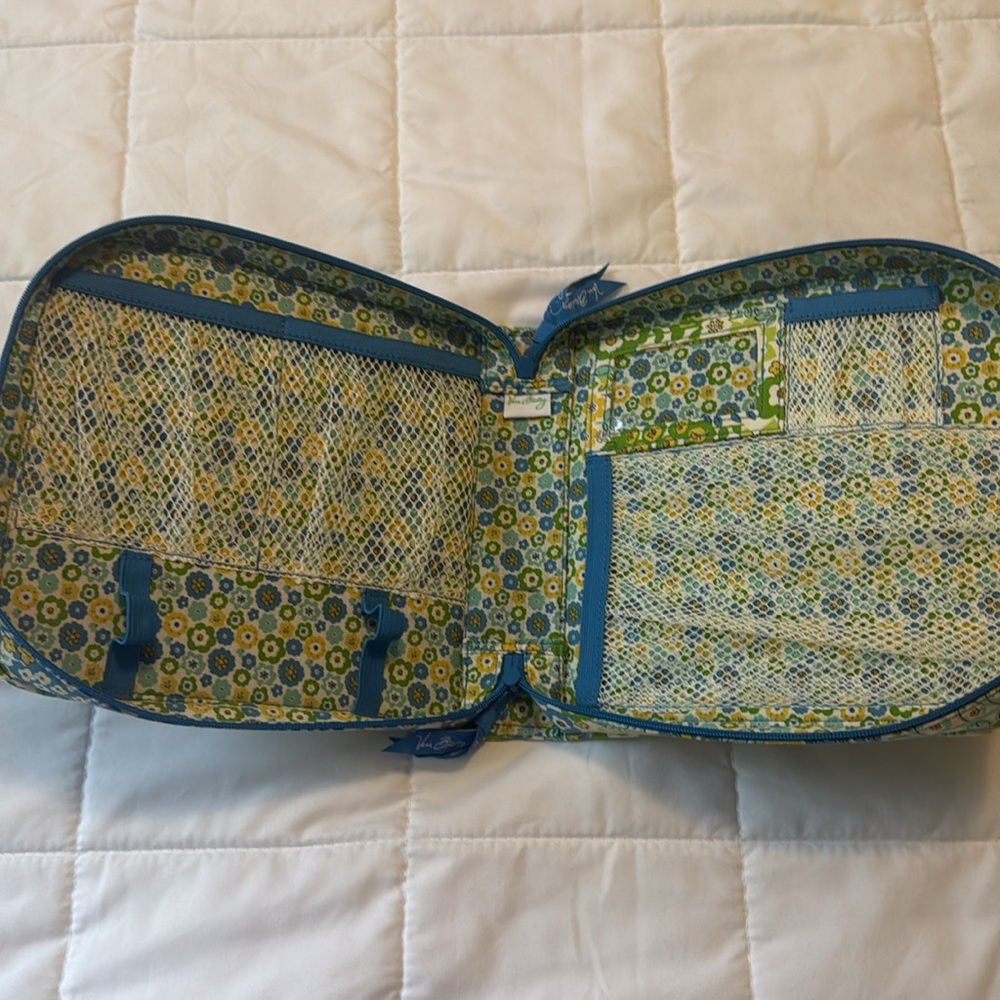 NWT Vera Bradley tech organizer - Picture 4 of 8